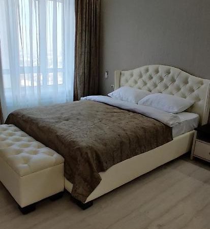 Luxury Apartments Atlant Lutsk Ngoại thất bức ảnh