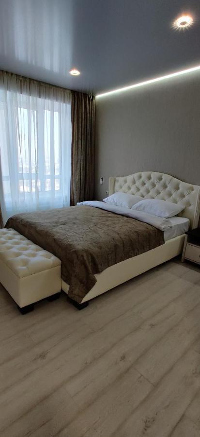 Luxury Apartments Atlant Lutsk Ngoại thất bức ảnh
