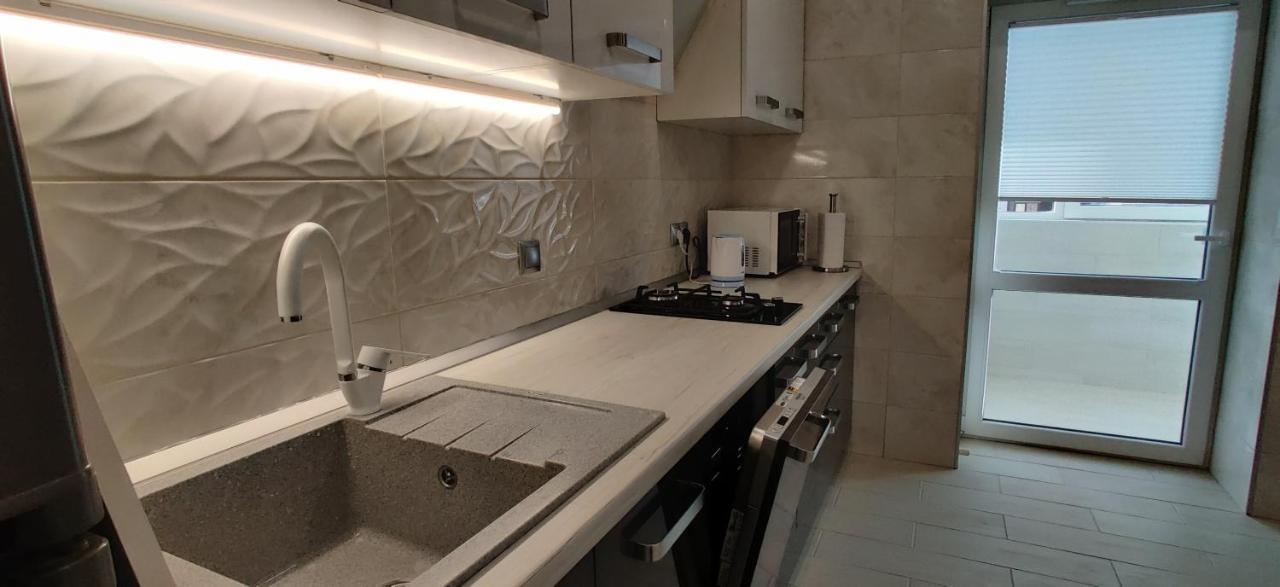 Luxury Apartments Atlant Lutsk Ngoại thất bức ảnh
