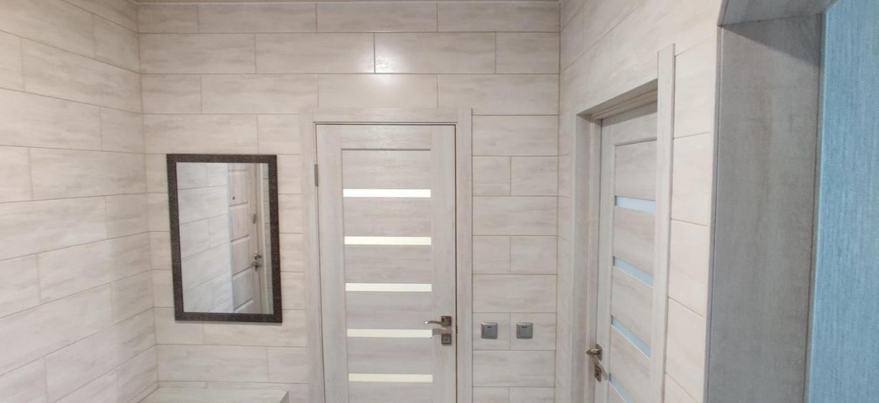 Luxury Apartments Atlant Lutsk Ngoại thất bức ảnh