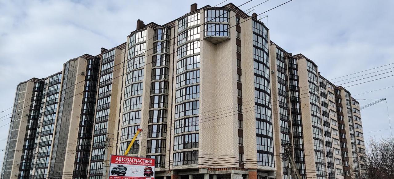 Luxury Apartments Atlant Lutsk Ngoại thất bức ảnh