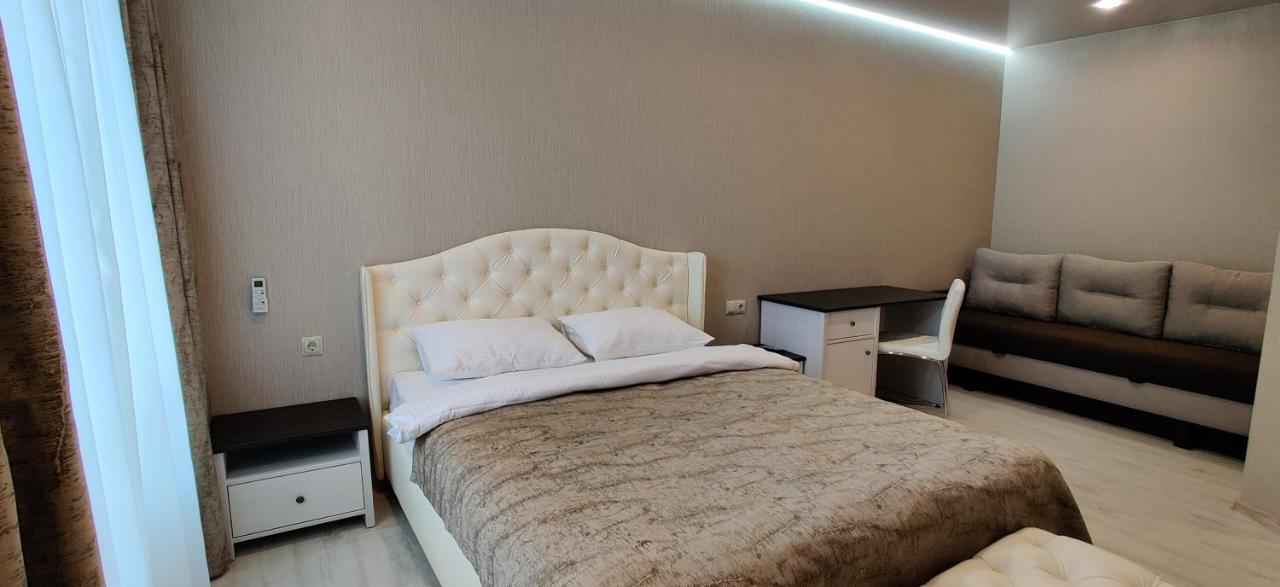 Luxury Apartments Atlant Lutsk Ngoại thất bức ảnh